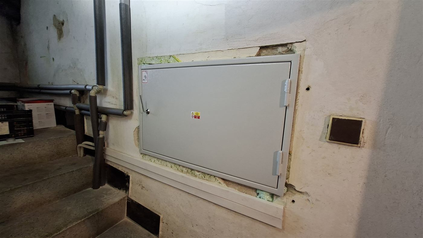 Elektroměrová rozvaděčová skříň na objektu